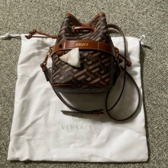 BRAND NEW - VERSACE - La Greca Mini Bucket Bag Black Caramel - Picture 5 of 6